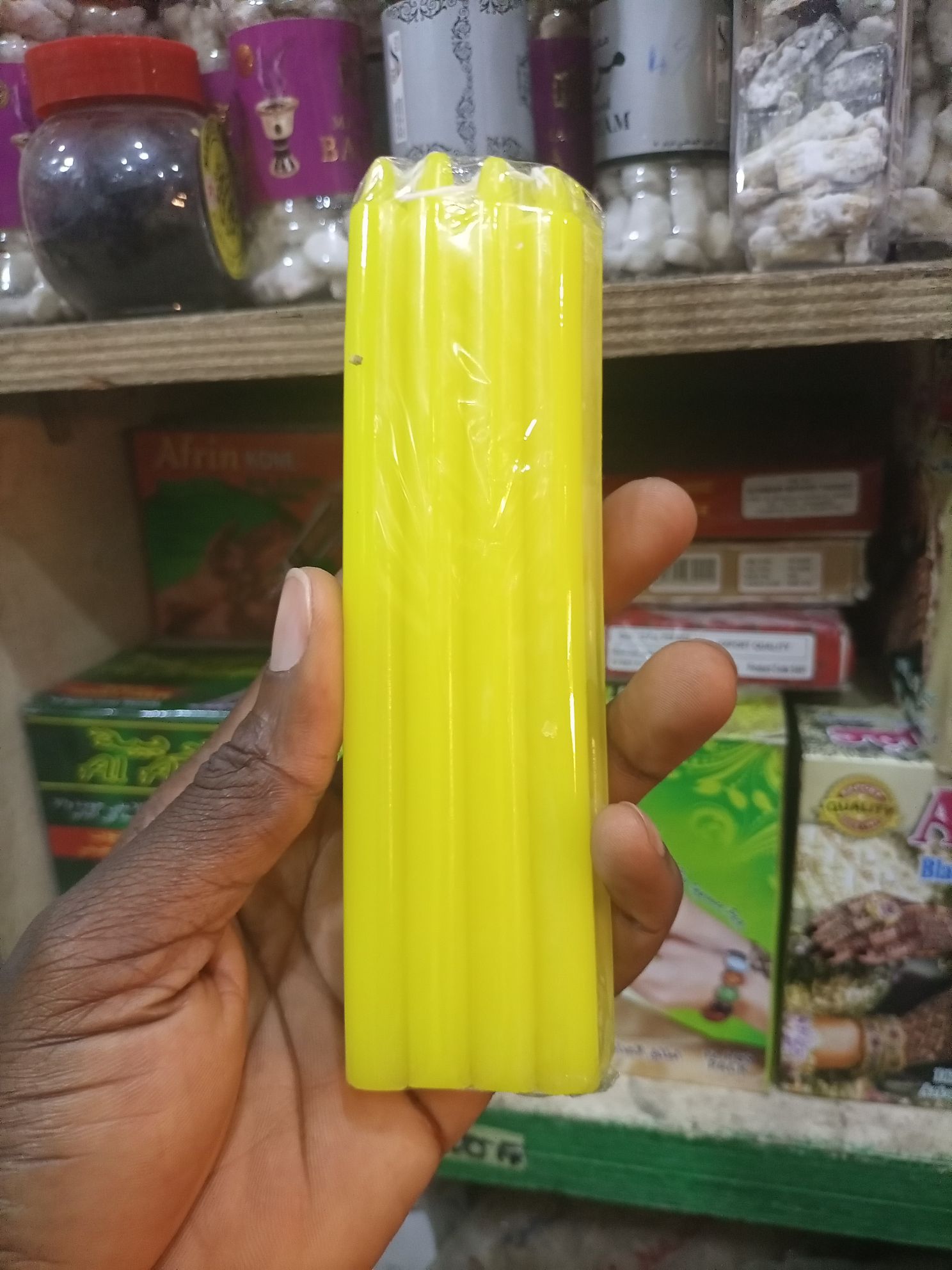 4 bougies jaune teintées à la masse - jaune